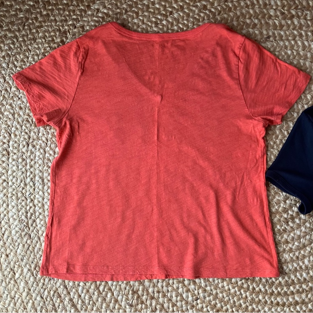Set of 2 Women's Short-sleeved T-shirts, Orange and Black: Like new - Picture 5 of 6